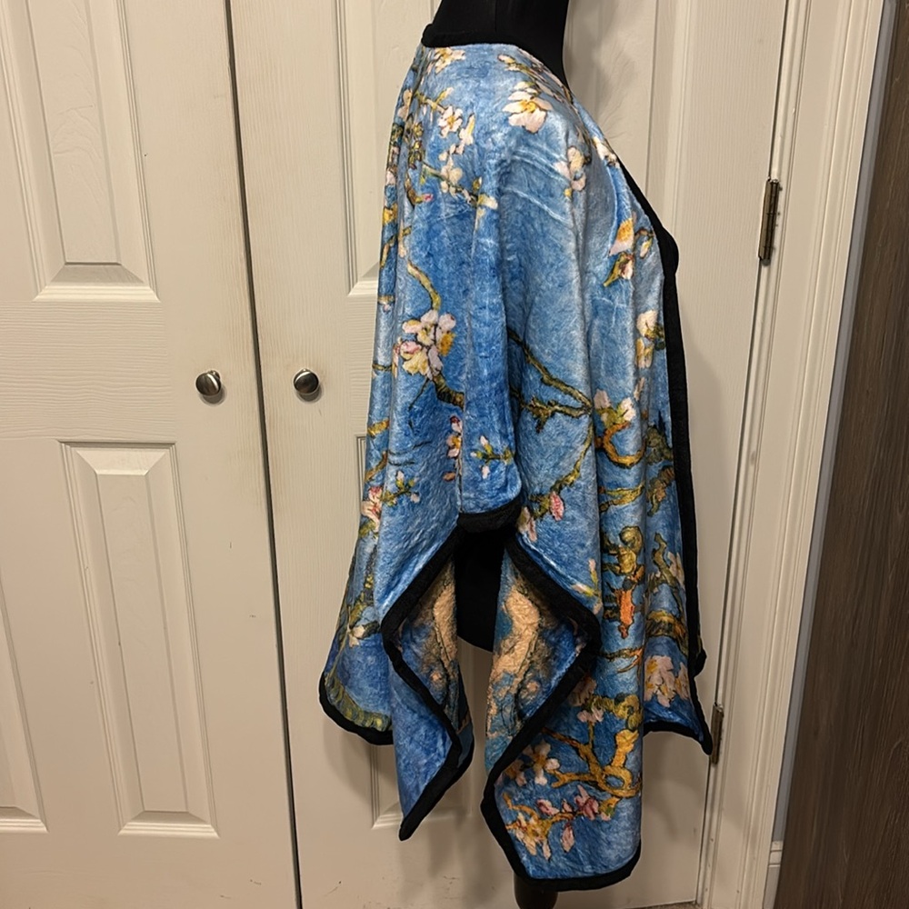JC Sunny Fleece Floral Wrap - Picture 7 of 9